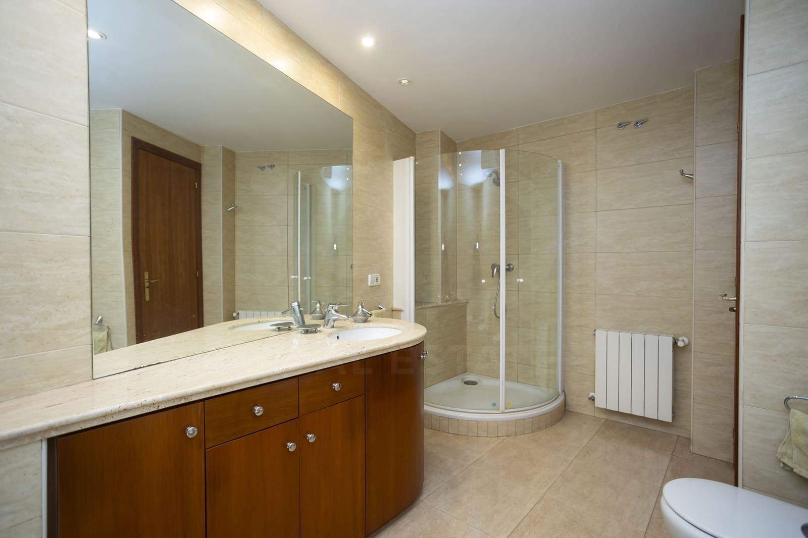 4 soverom Hus til salgs i Barcelona by med garasje - € 949 000 (Ref: 9988435)