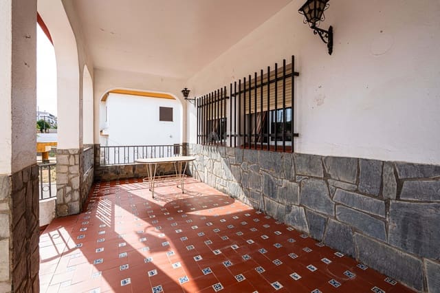 Chalet de 8 habitaciones en Huelva ciudad en venta - 349.990 € (Ref: 9988439)