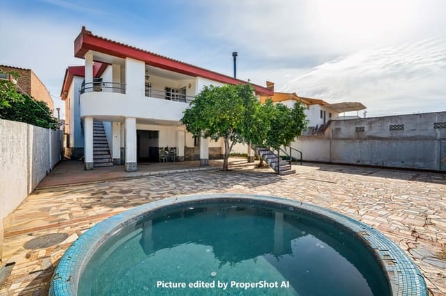 Chalet de 8 habitaciones en Huelva ciudad en venta - 349.990 € (Ref: 9988439)