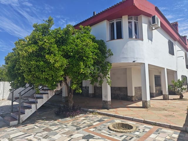 Chalet de 8 habitaciones en Huelva ciudad en venta - 349.990 € (Ref: 9988439)