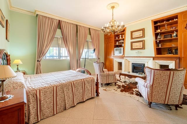 Chalet de 8 habitaciones en Huelva ciudad en venta - 349.990 € (Ref: 9988439)
