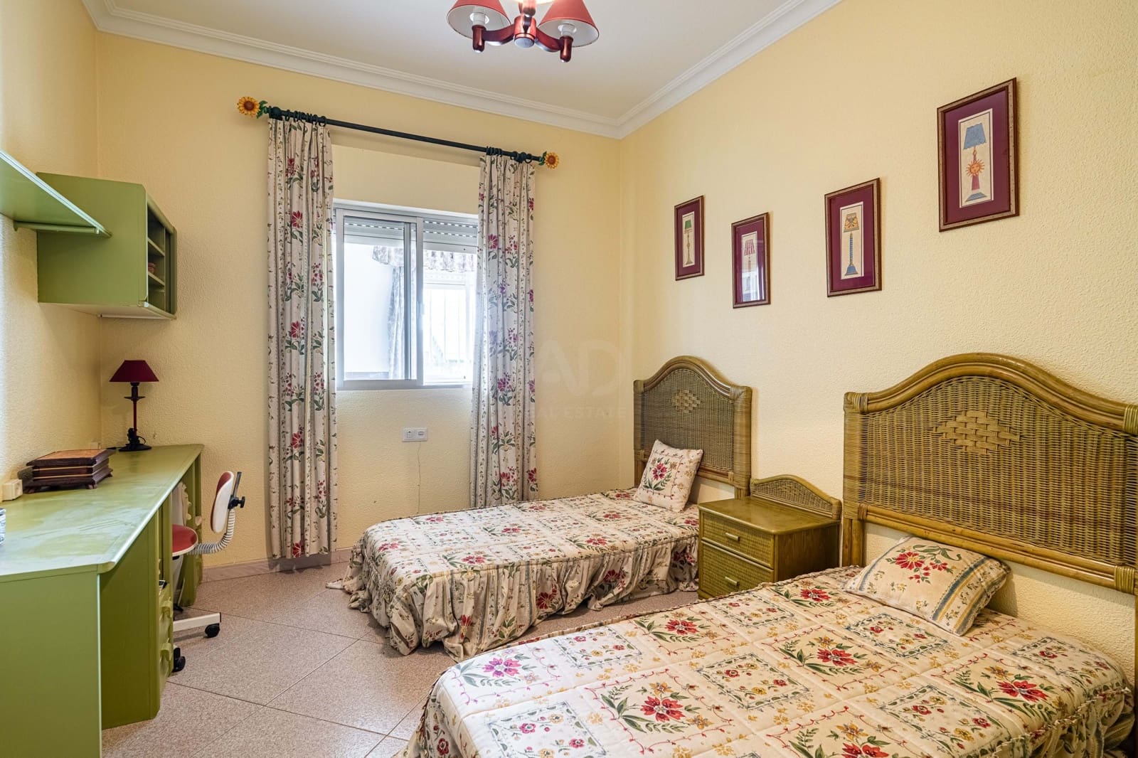 Chalet de 8 habitaciones en Huelva ciudad en venta - 349.990 € (Ref: 9988439)