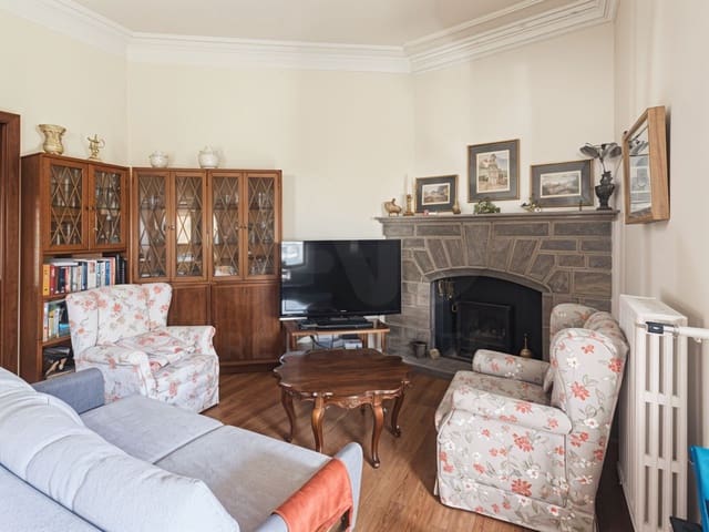 5 slaapkamer Huis te koop in Gerona stad - € 485.000 (Ref: 9988442)