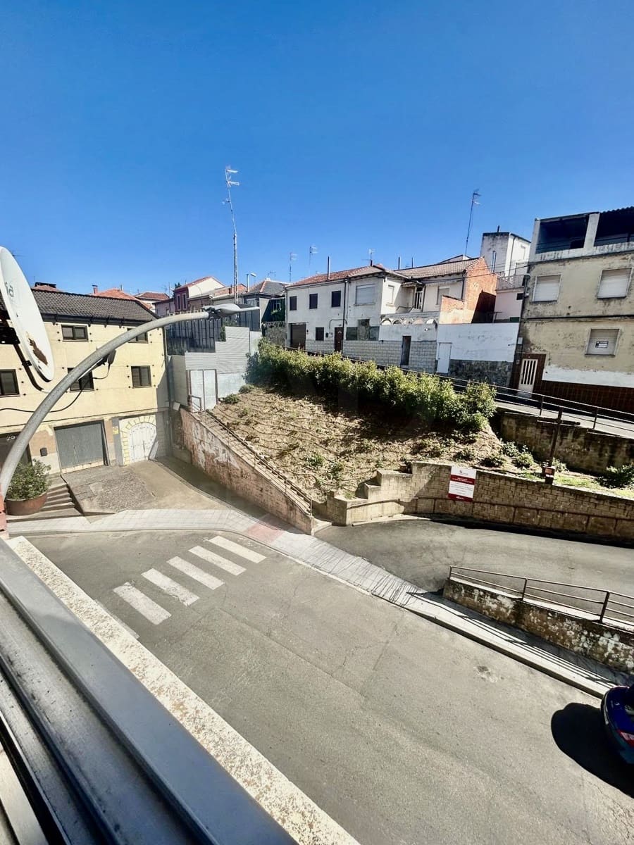 3 bedroom Apartment for sale in Leon city - € 69,500 (Ref: 9988447)