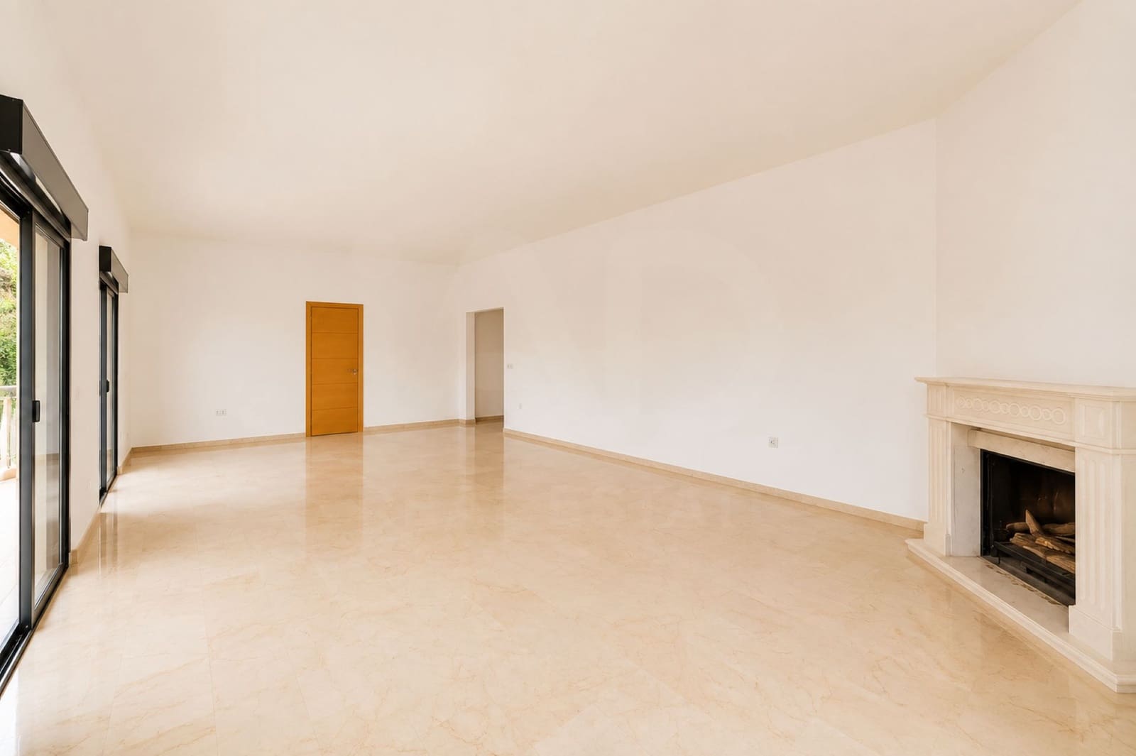 4 bedroom Villa for sale in Marbella with garage - € 920,000 (Ref: 9988448)