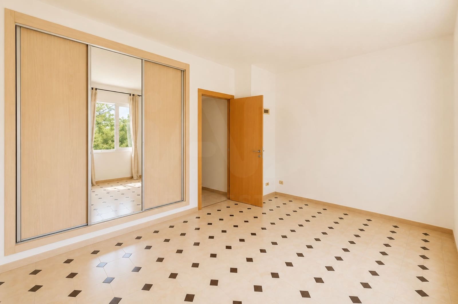 4 bedroom Villa for sale in Marbella with garage - € 920,000 (Ref: 9988448)