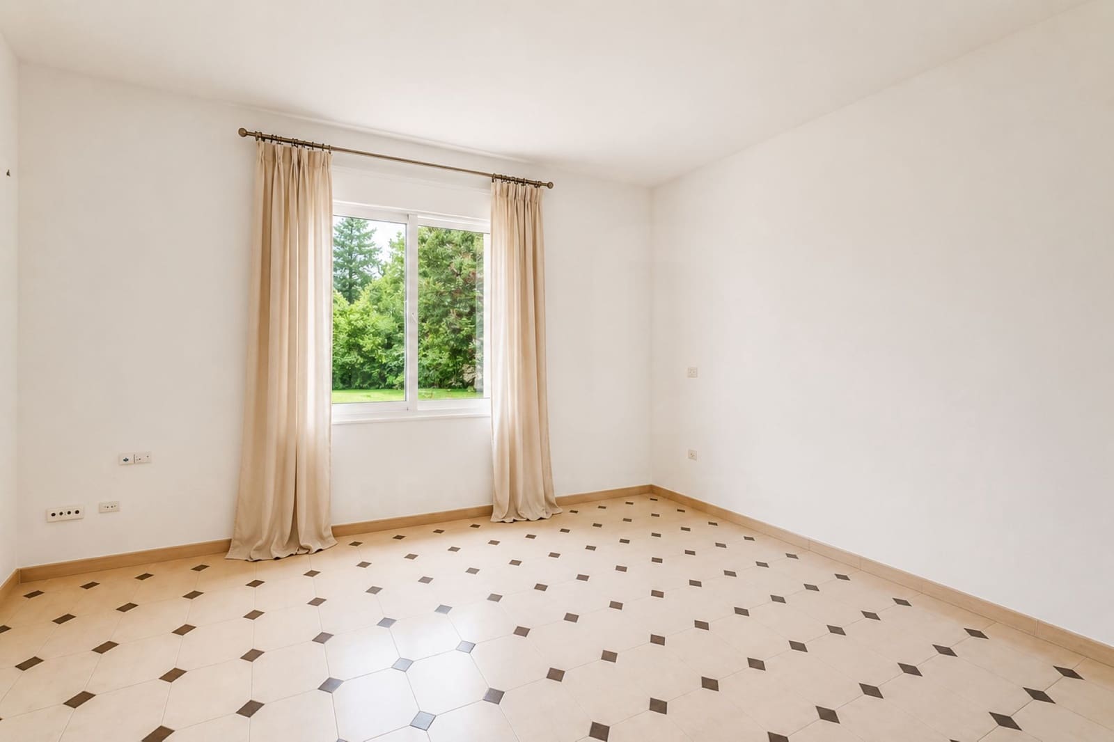4 bedroom Villa for sale in Marbella with garage - € 920,000 (Ref: 9988448)