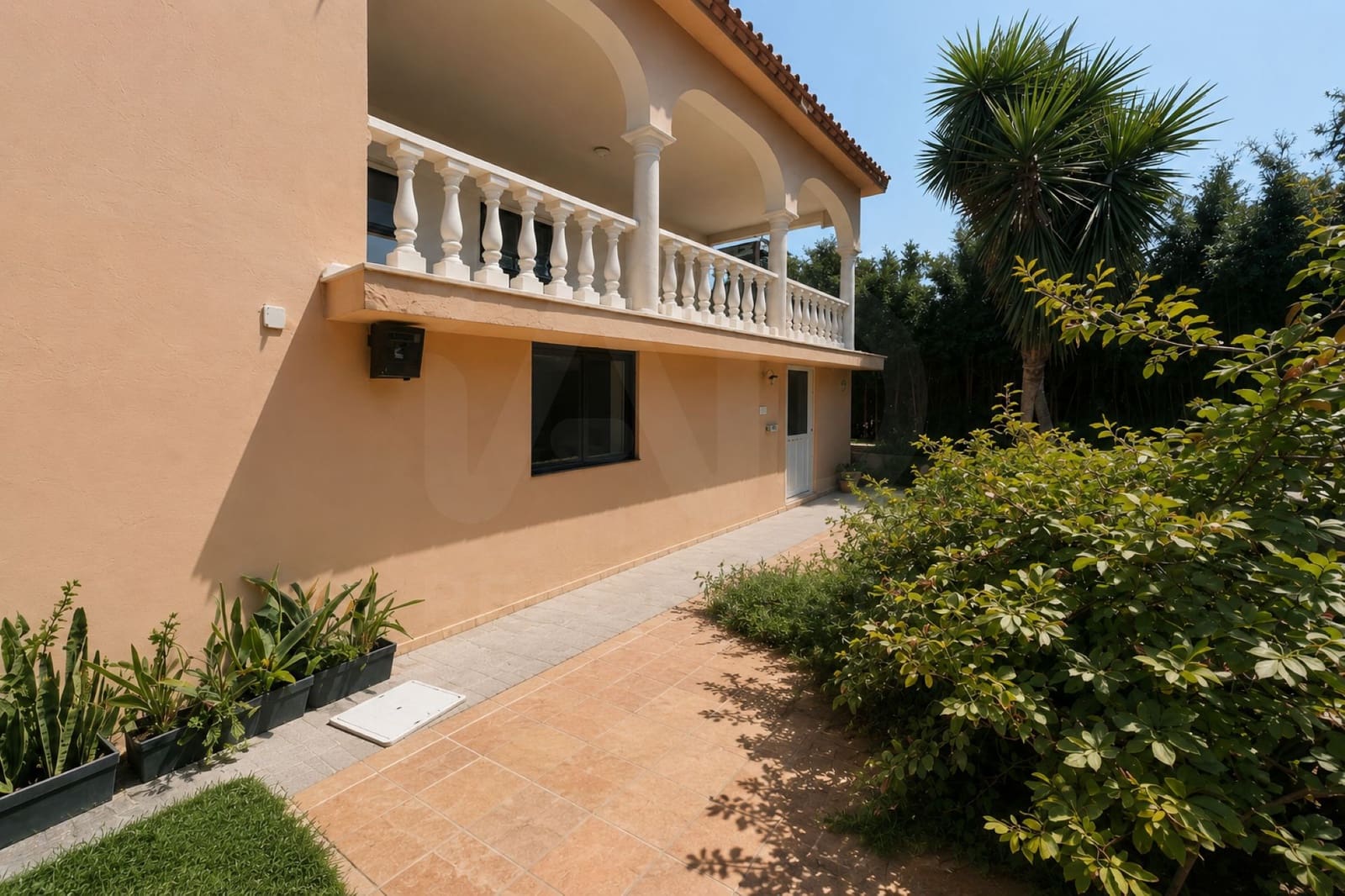 4 bedroom Villa for sale in Marbella with garage - € 920,000 (Ref: 9988448)