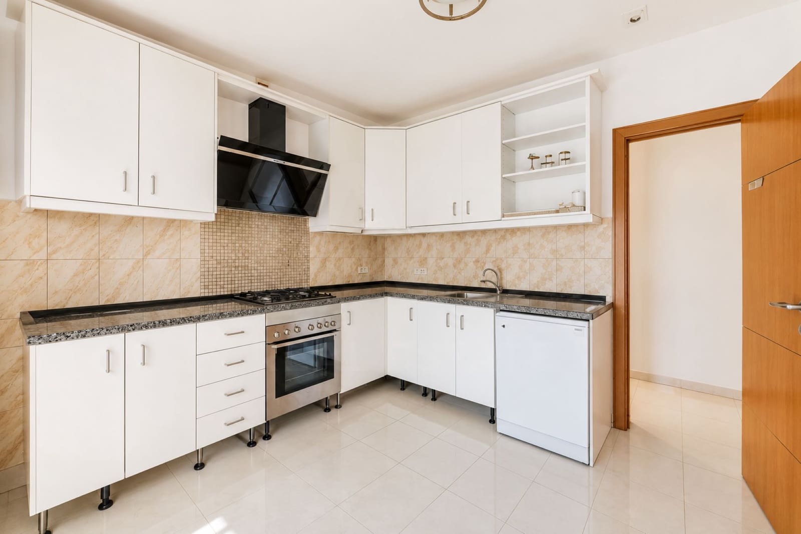 4 bedroom Villa for sale in Marbella with garage - € 920,000 (Ref: 9988448)