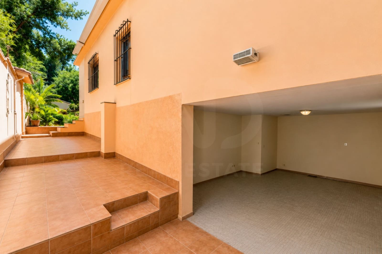 4 bedroom Villa for sale in Marbella with garage - € 920,000 (Ref: 9988448)