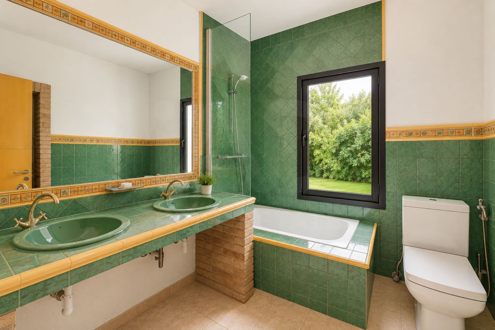4 bedroom Villa for sale in Marbella with garage - € 920,000 (Ref: 9988448)