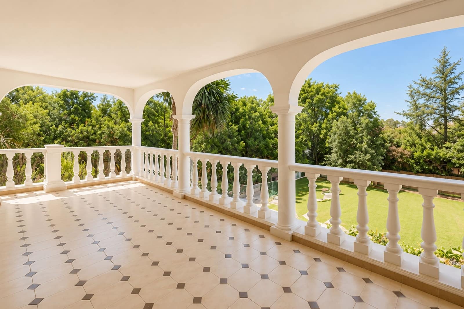 4 bedroom Villa for sale in Marbella with garage - € 920,000 (Ref: 9988448)