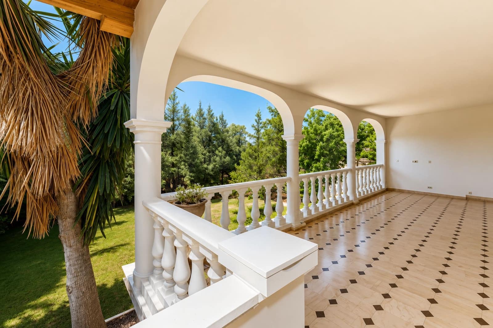 4 bedroom Villa for sale in Marbella with garage - € 920,000 (Ref: 9988448)