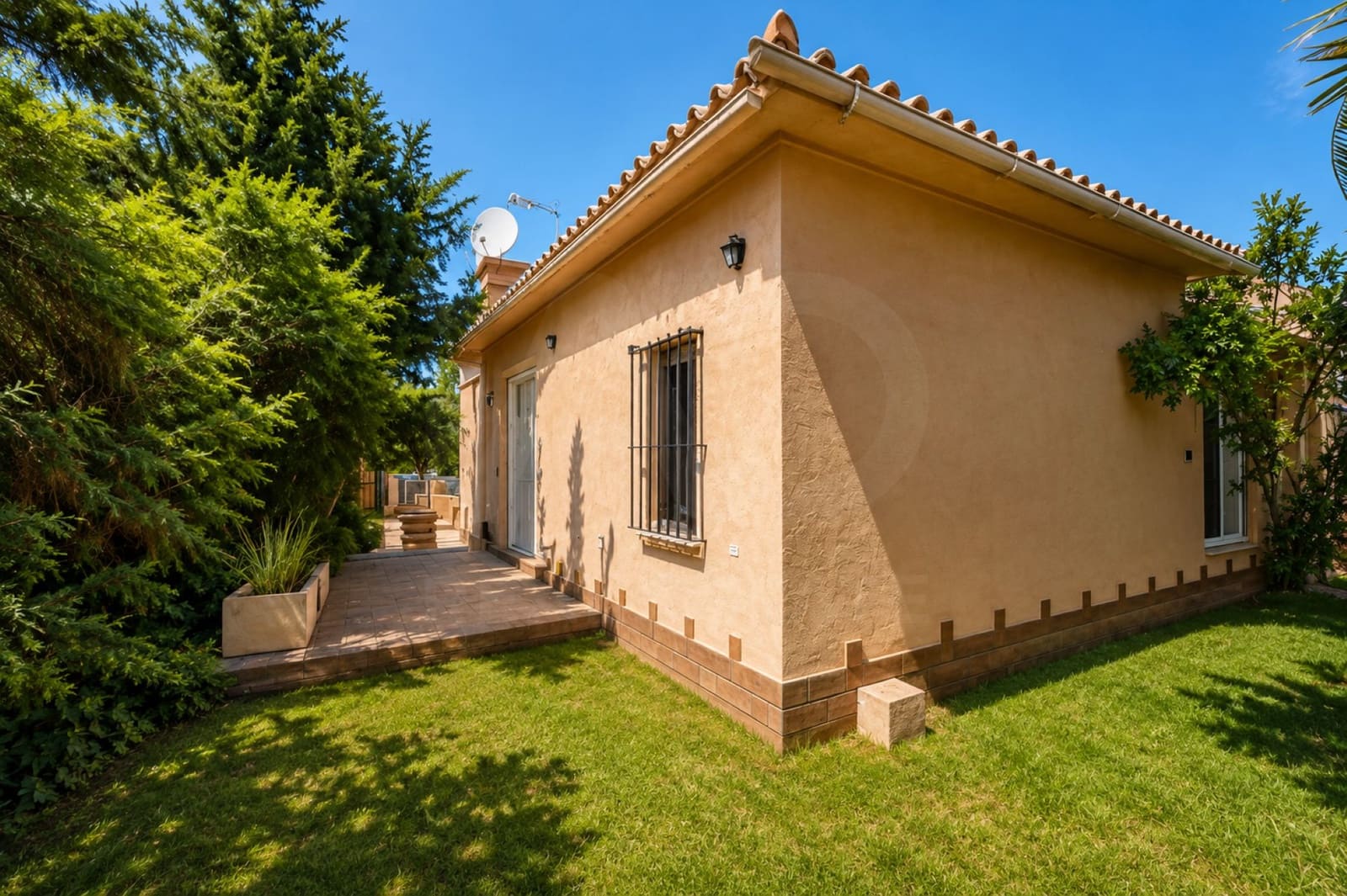 4 bedroom Villa for sale in Marbella with garage - € 920,000 (Ref: 9988448)