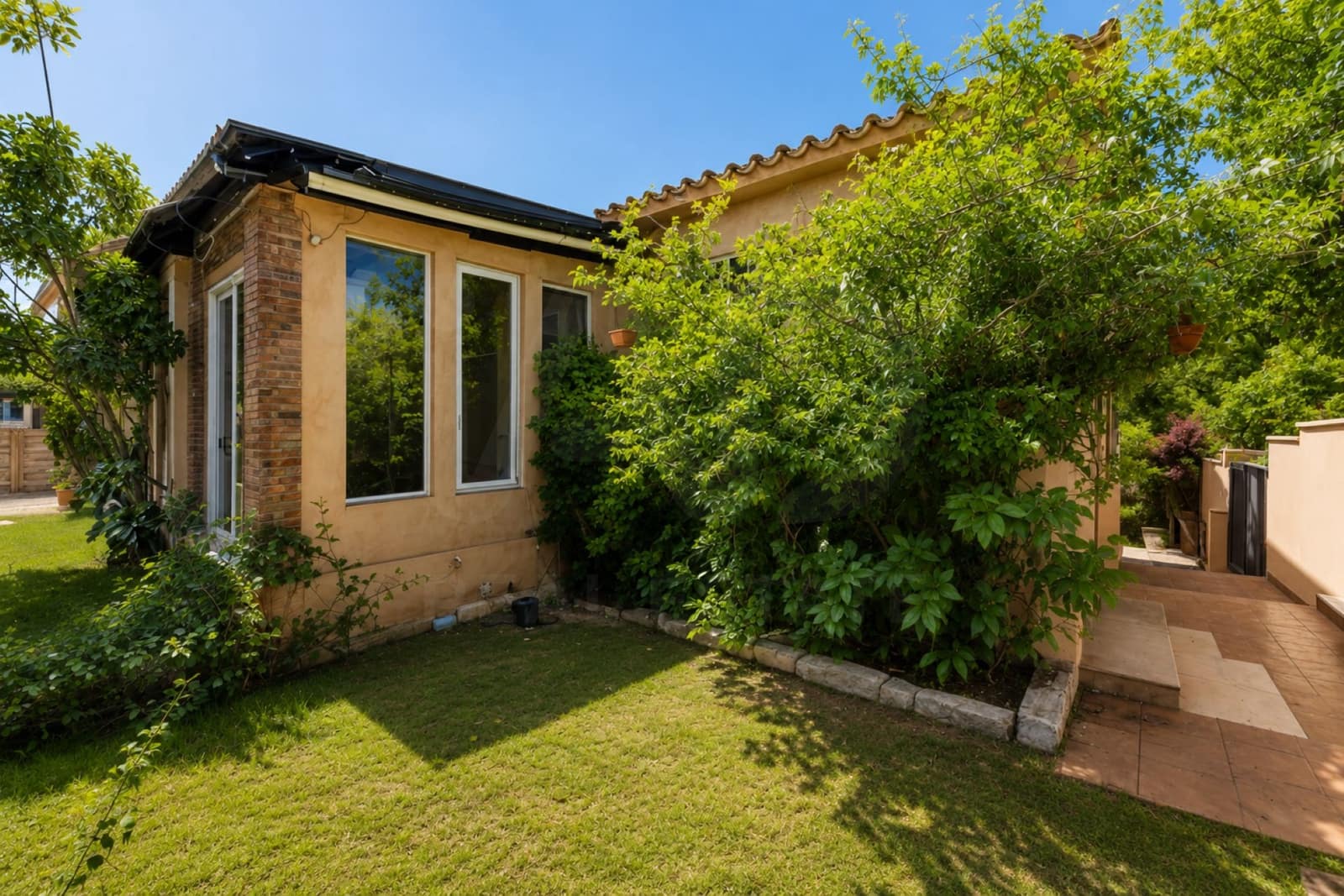 4 bedroom Villa for sale in Marbella with garage - € 920,000 (Ref: 9988448)