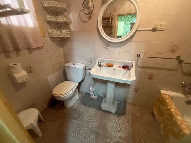 4 soverom Hus til salgs i Salamanca by - € 48 000 (Ref: 9988449)