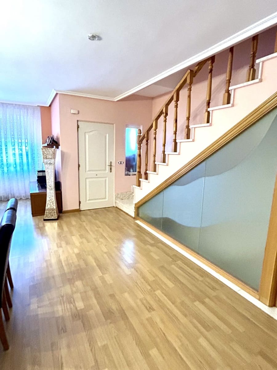 4 sypialnia Dom szeregowy na sprzedaż w Miasto Leon z basenem - 254 000 € (Ref: 9988451)