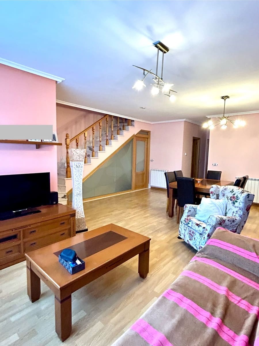 4 sypialnia Dom szeregowy na sprzedaż w Miasto Leon z basenem - 254 000 € (Ref: 9988451)