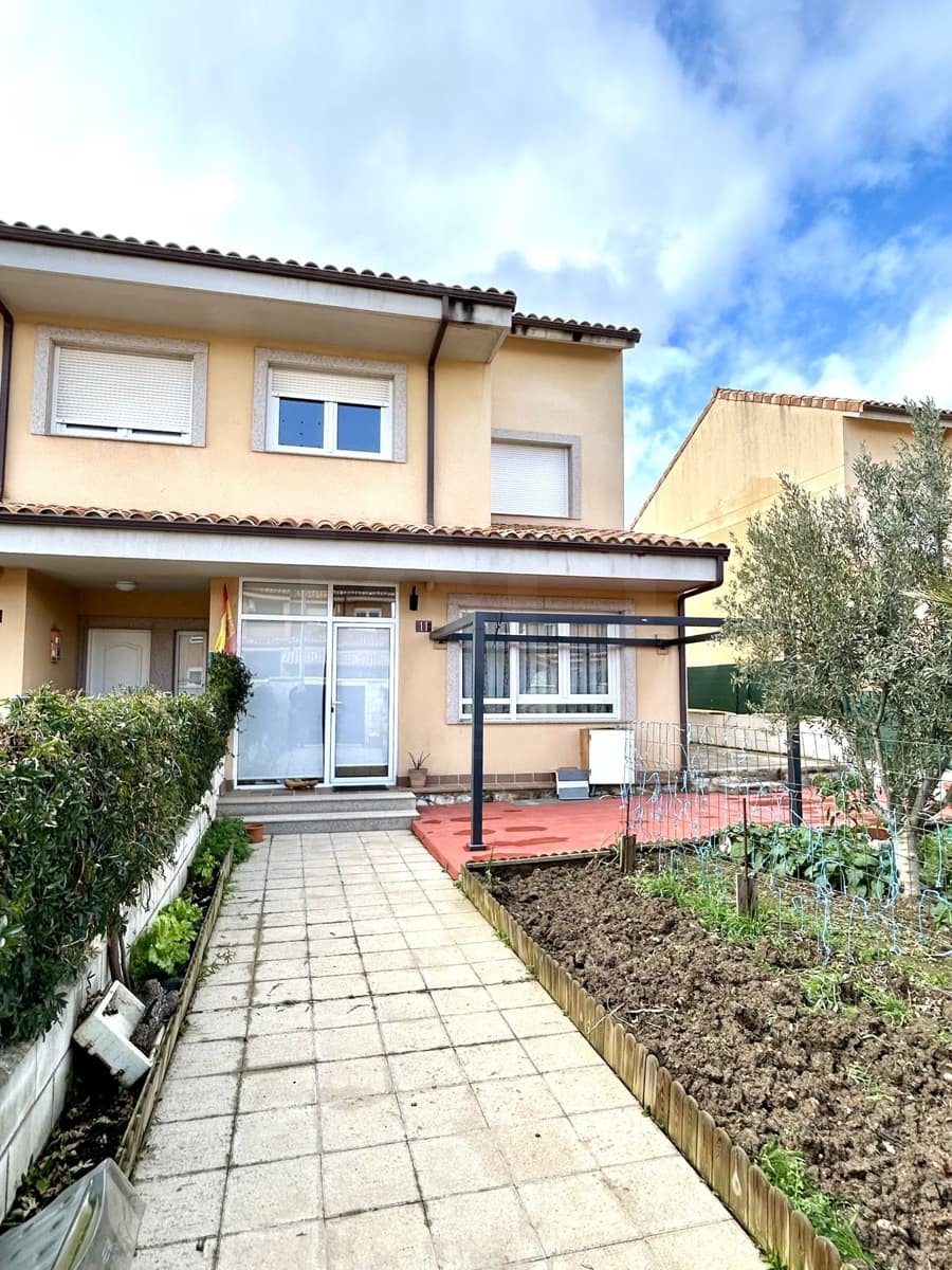 4 sypialnia Dom szeregowy na sprzedaż w Miasto Leon z basenem - 254 000 € (Ref: 9988451)