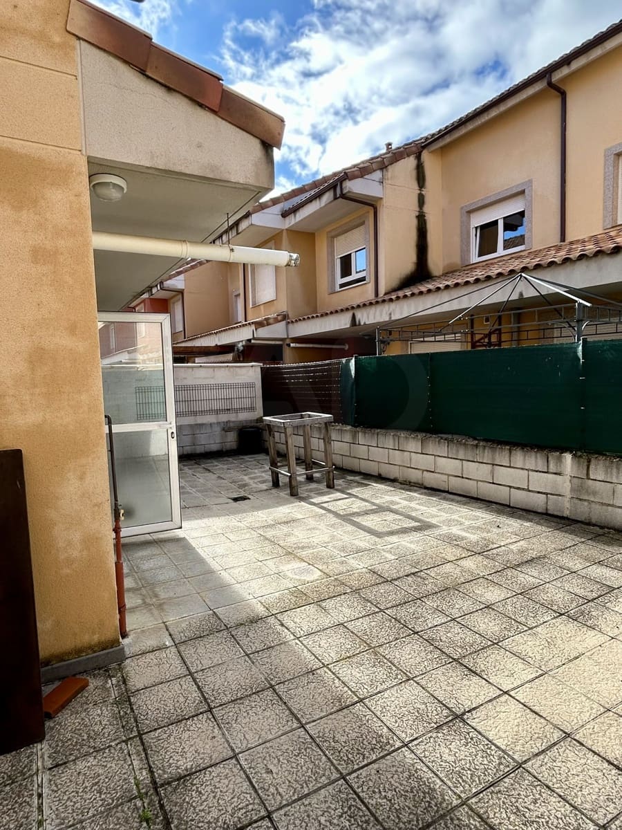 4 sypialnia Dom szeregowy na sprzedaż w Miasto Leon z basenem - 254 000 € (Ref: 9988451)