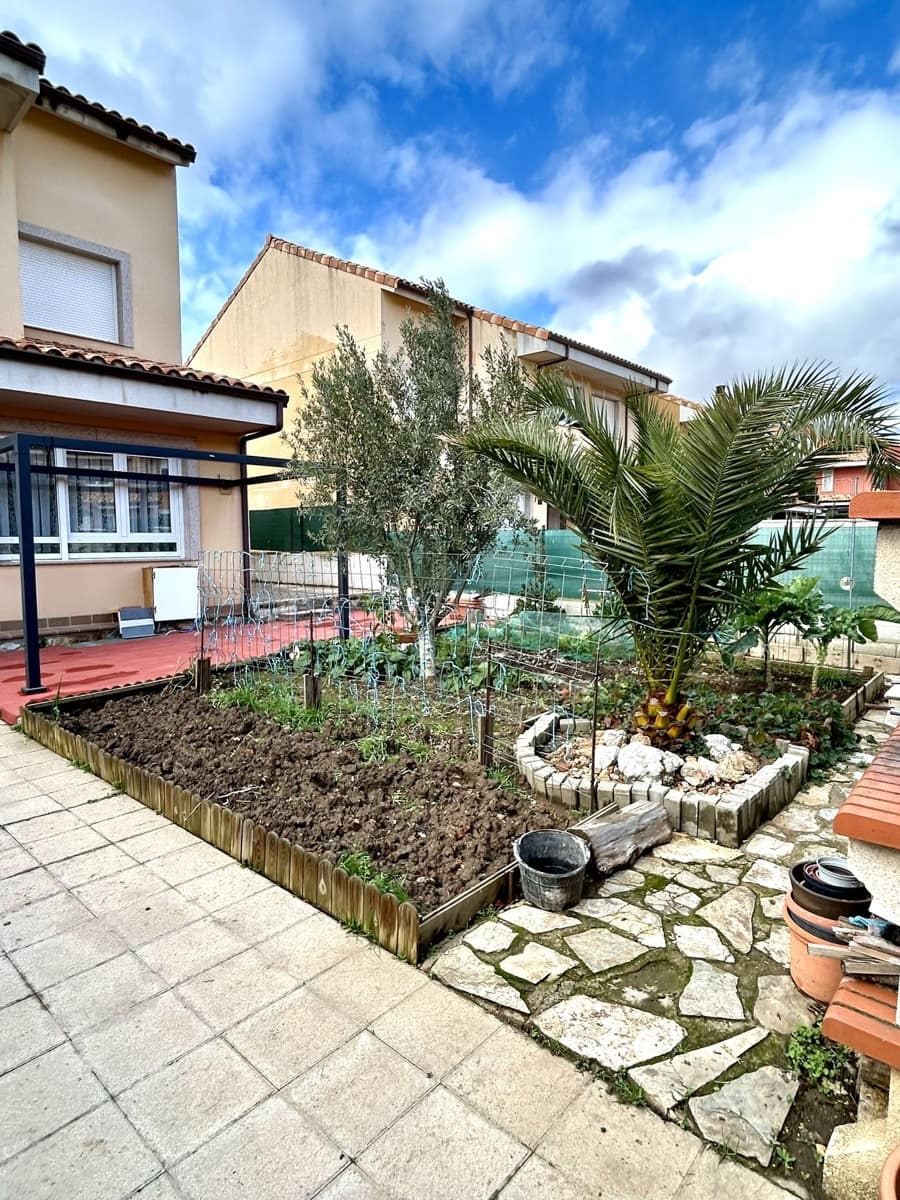 4 sypialnia Dom szeregowy na sprzedaż w Miasto Leon z basenem - 254 000 € (Ref: 9988451)