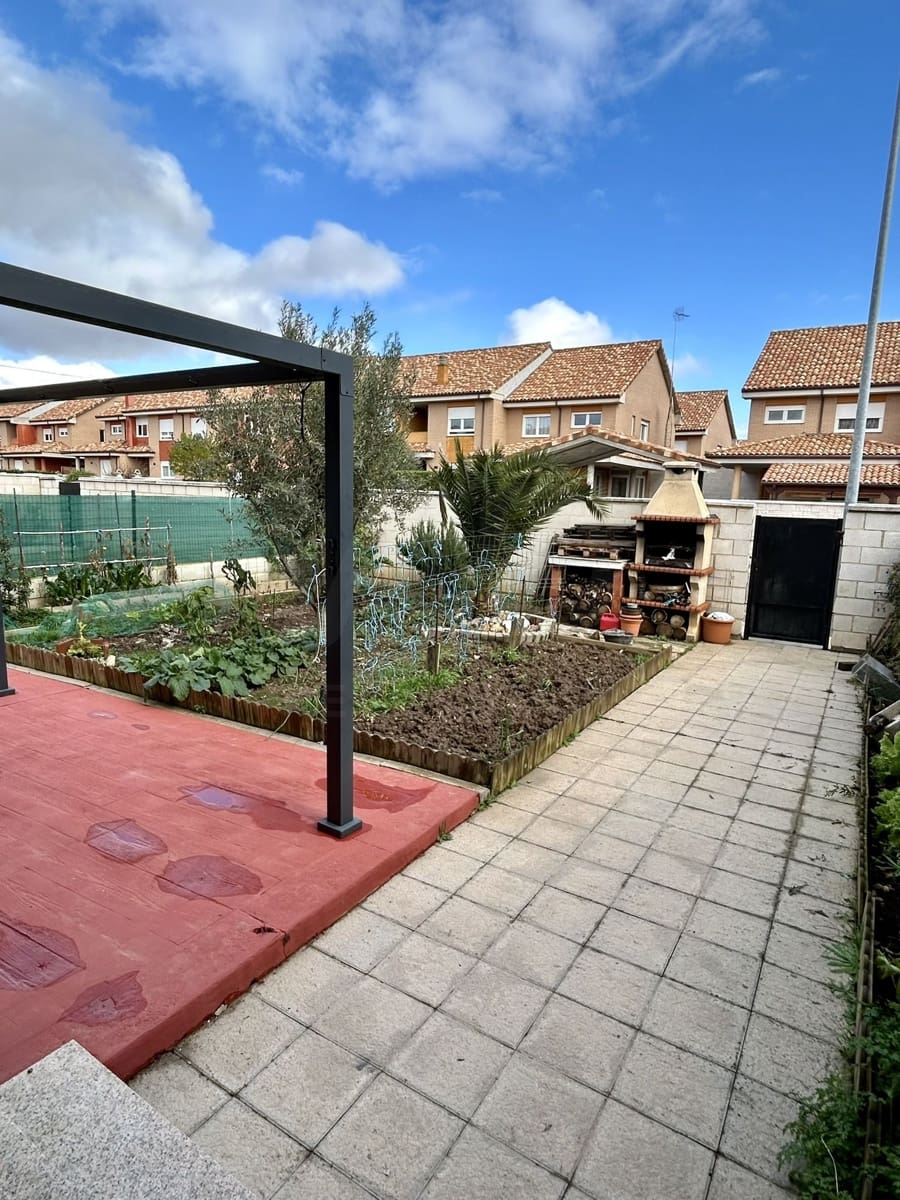 4 sypialnia Dom szeregowy na sprzedaż w Miasto Leon z basenem - 254 000 € (Ref: 9988451)