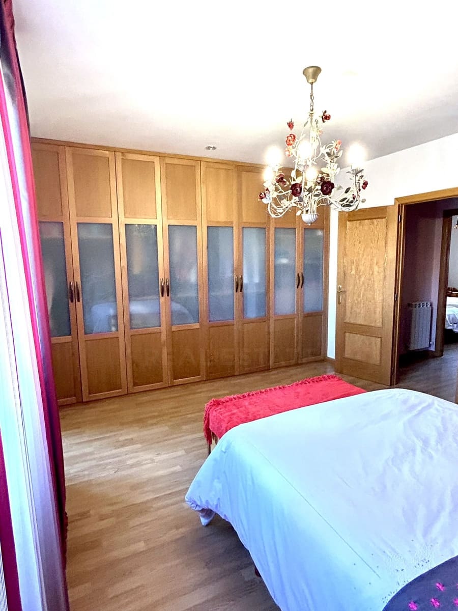 4 sypialnia Dom szeregowy na sprzedaż w Miasto Leon z basenem - 254 000 € (Ref: 9988451)