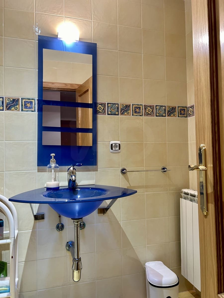 4 sypialnia Dom szeregowy na sprzedaż w Miasto Leon z basenem - 254 000 € (Ref: 9988451)