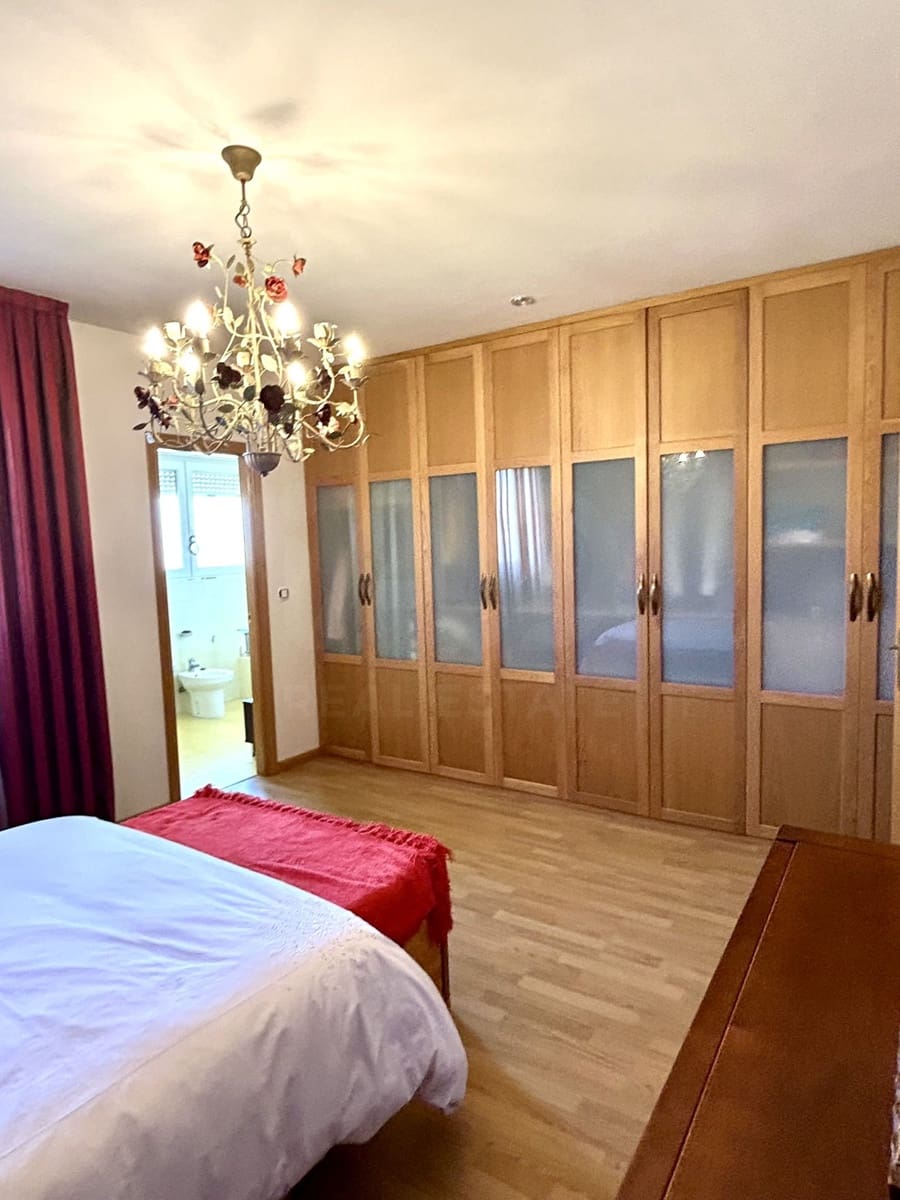 4 sypialnia Dom szeregowy na sprzedaż w Miasto Leon z basenem - 254 000 € (Ref: 9988451)