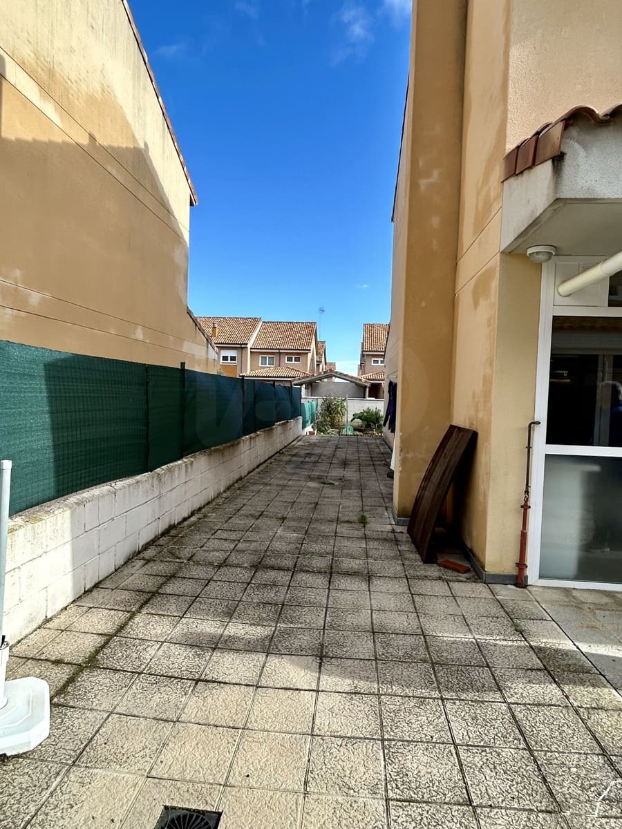 4 sypialnia Dom szeregowy na sprzedaż w Miasto Leon z basenem - 254 000 € (Ref: 9988451)