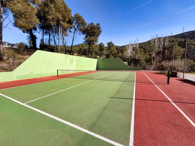 5 sypialnia Dom na sprzedaż w Miasto Barcelona z basenem garażem - 470 000 € (Ref: 9988454)