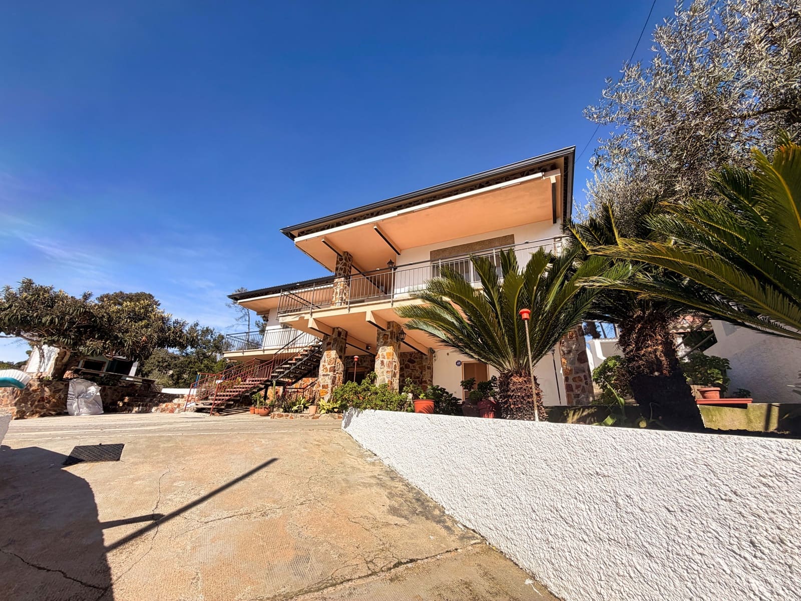 5 soveværelse Byhus til salg i Barcelona by med swimmingpool garage - € 470.000 (Ref: 9988454)