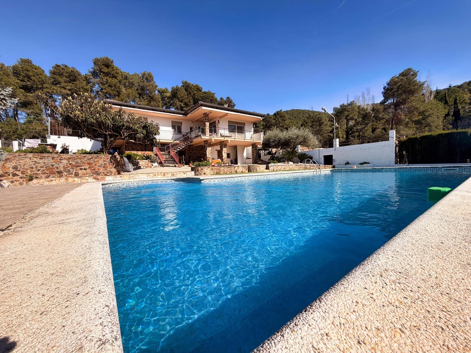 5 soveværelse Byhus til salg i Barcelona by med swimmingpool garage - € 470.000 (Ref: 9988454)