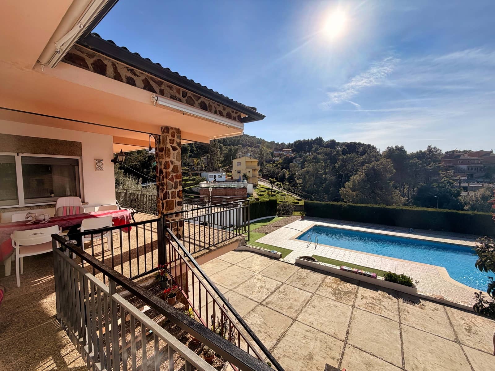 5 soveværelse Byhus til salg i Barcelona by med swimmingpool garage - € 470.000 (Ref: 9988454)