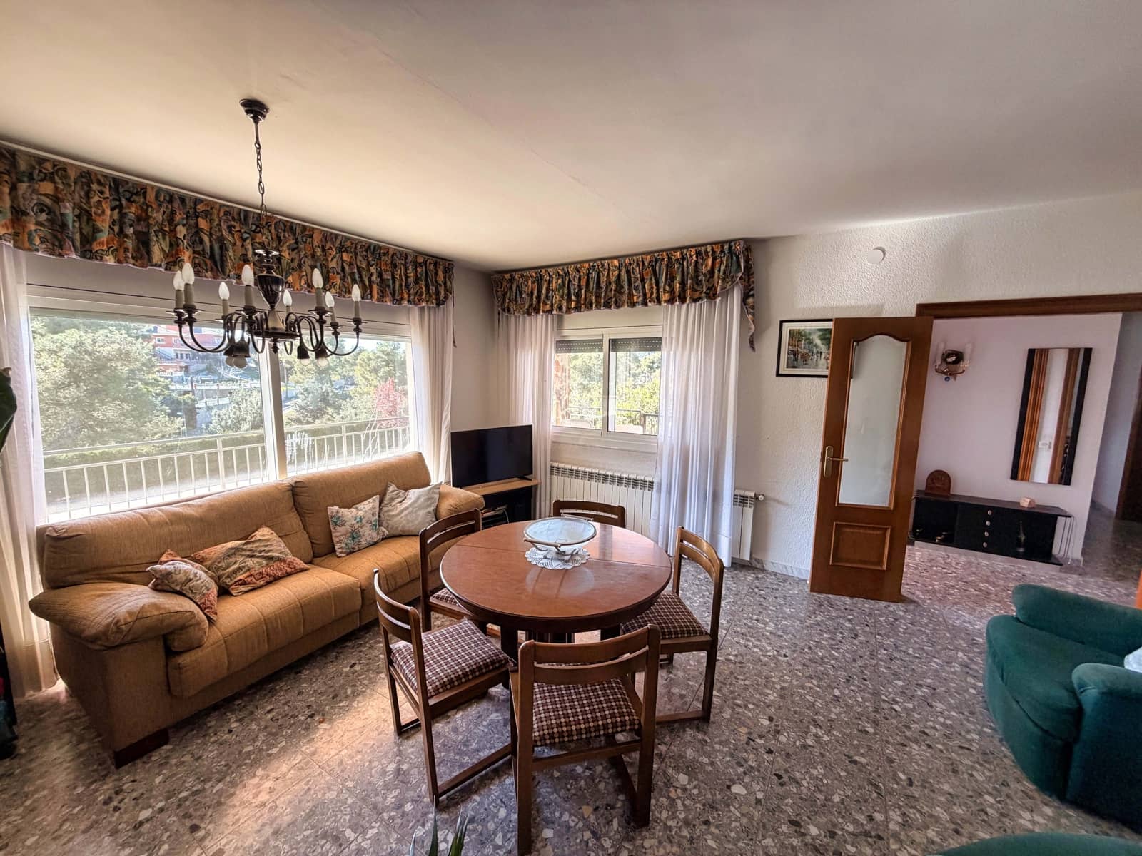 5 soveværelse Byhus til salg i Barcelona by med swimmingpool garage - € 470.000 (Ref: 9988454)