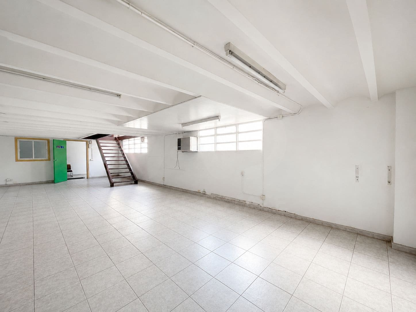 Kommersiell till salu i Barcelona stad - 250 000 € (Ref: 9988456)