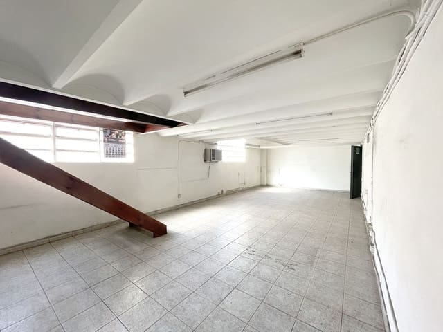 Kommersiell til salgs i Sabadell - € 250 000 (Ref: 9988456)