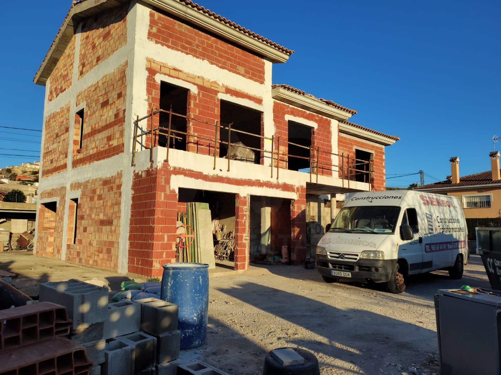 Dom na sprzedaż w Busot z basenem garażem - 316 000 € (Ref: 9988471)