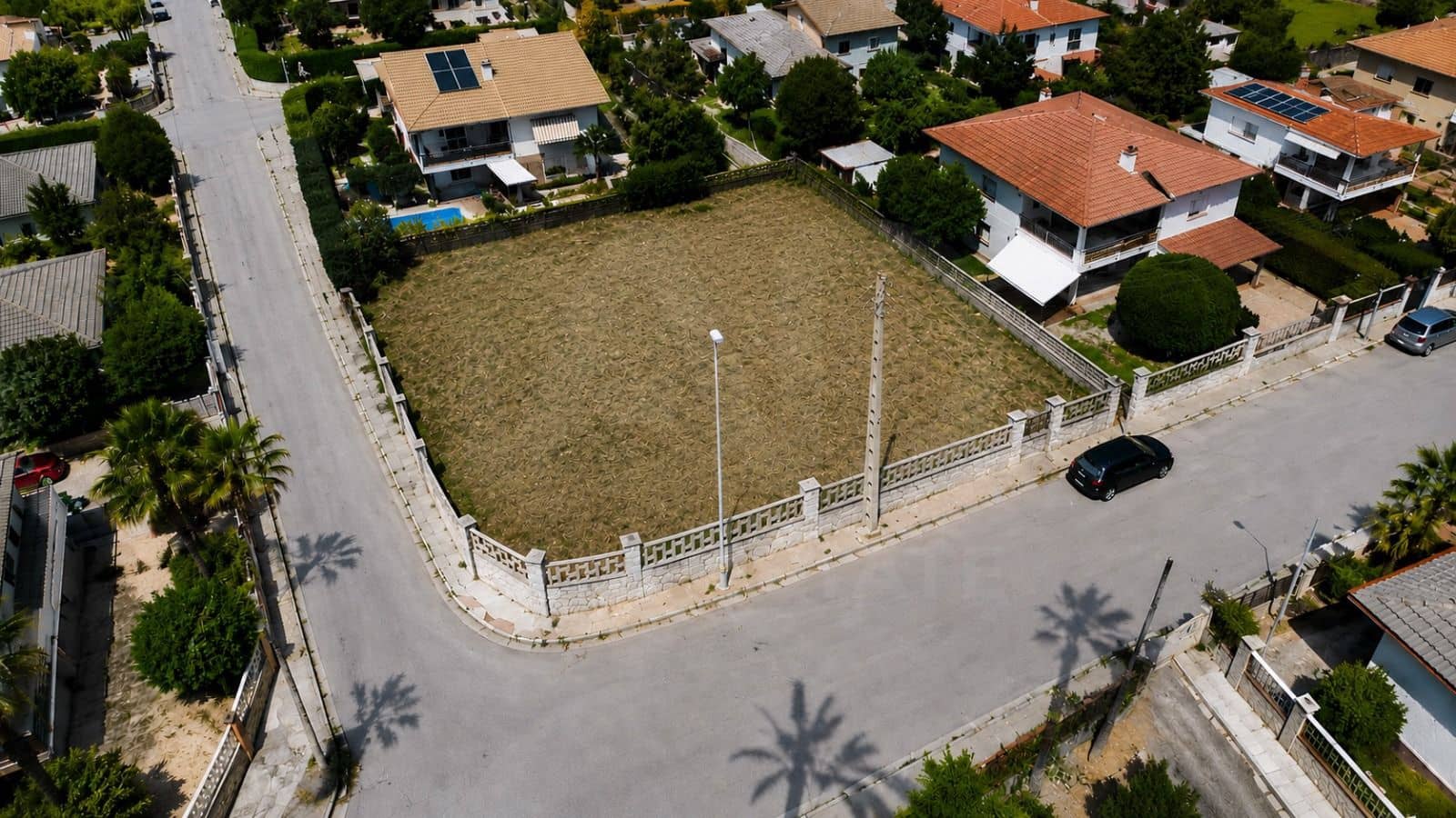 Building Plot for sale in Barcelona city - € 140,000 (Ref: 9988472)