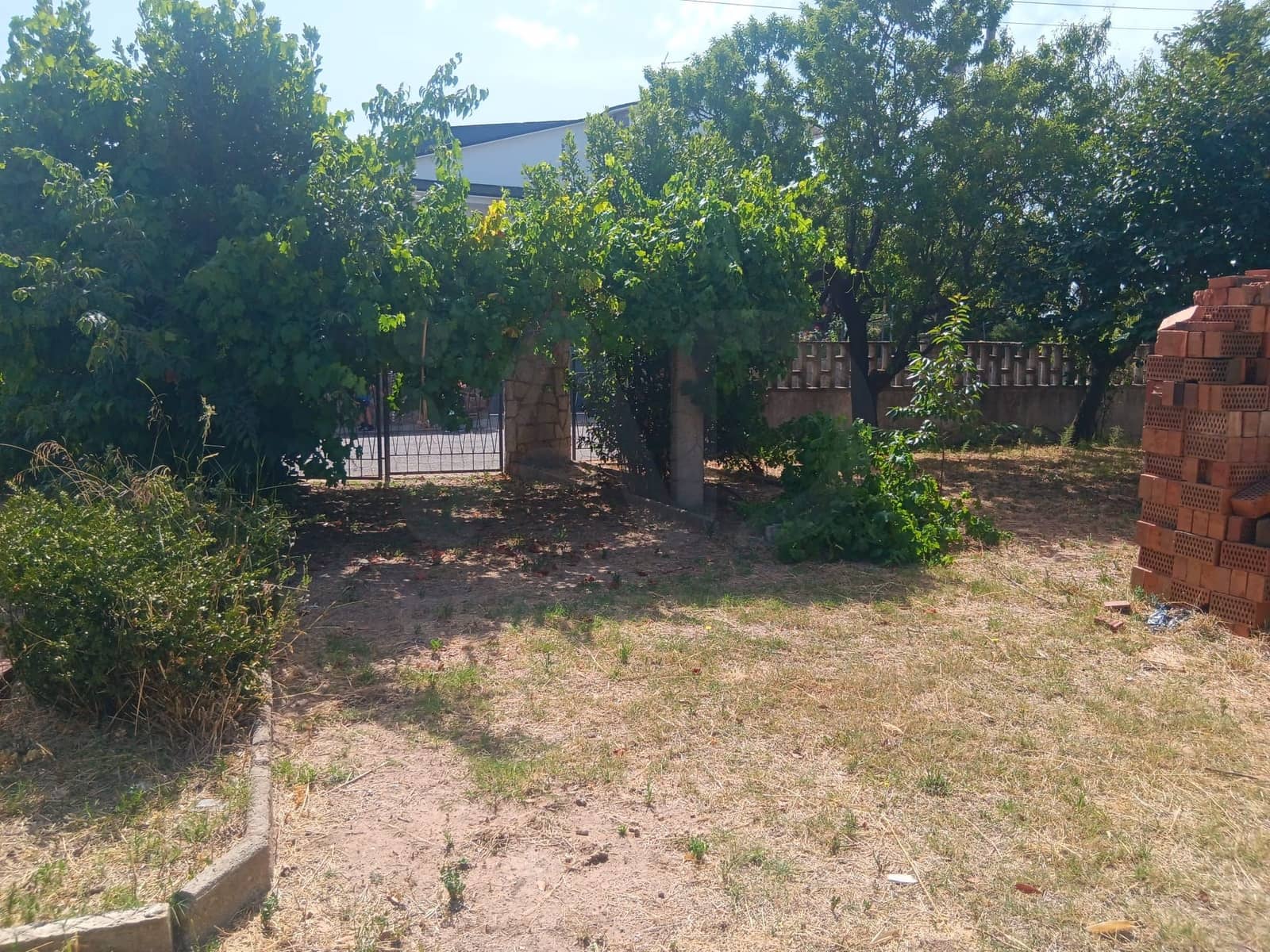 Building Plot for sale in Barcelona city - € 140,000 (Ref: 9988472)
