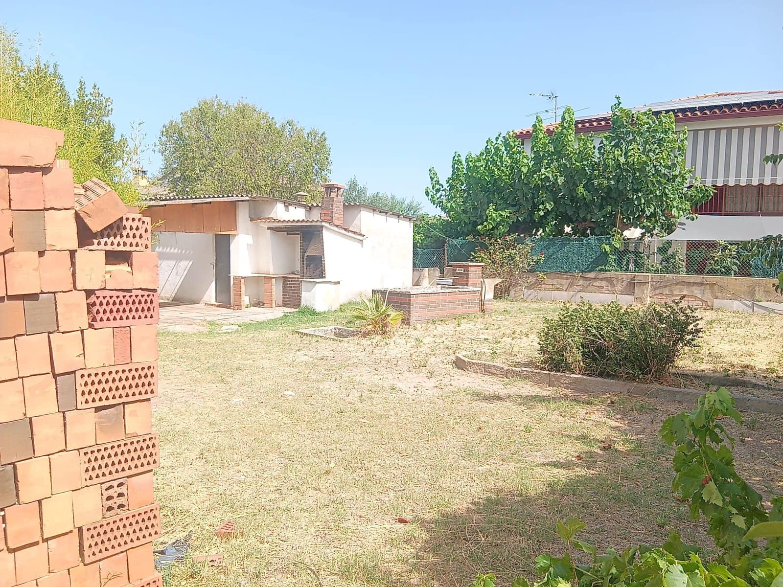 Building Plot for sale in Barcelona city - € 140,000 (Ref: 9988472)