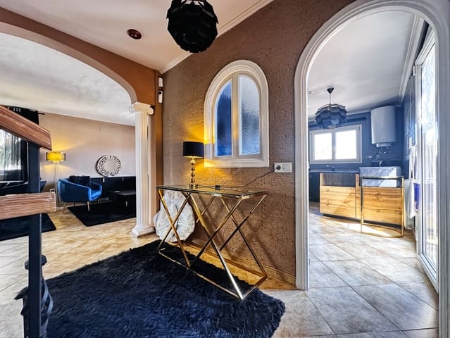 8 soveværelse Rækkehus til salg i Coloma  , La Nucia - € 441.900 (Ref: 9988478)
