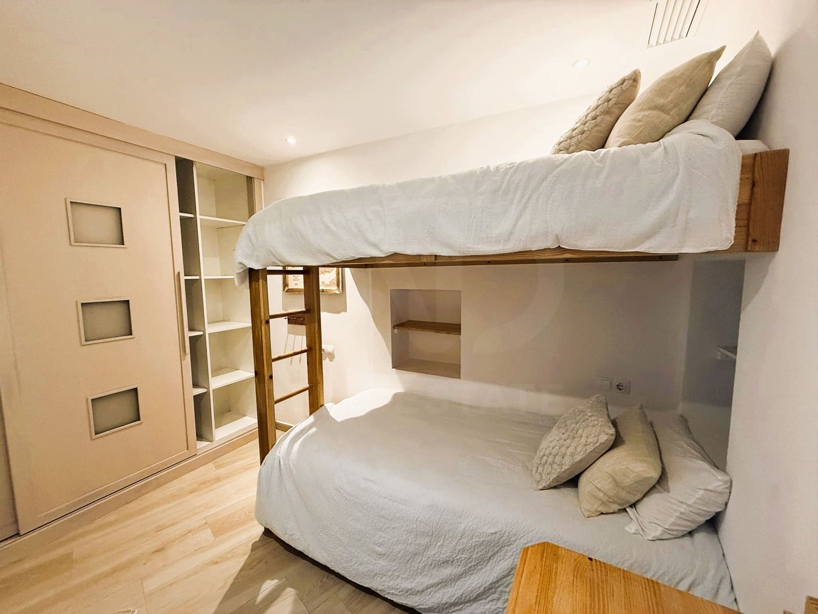 2 bedroom Apartment for sale in Cadiz city - € 359,000 (Ref: 9988484)