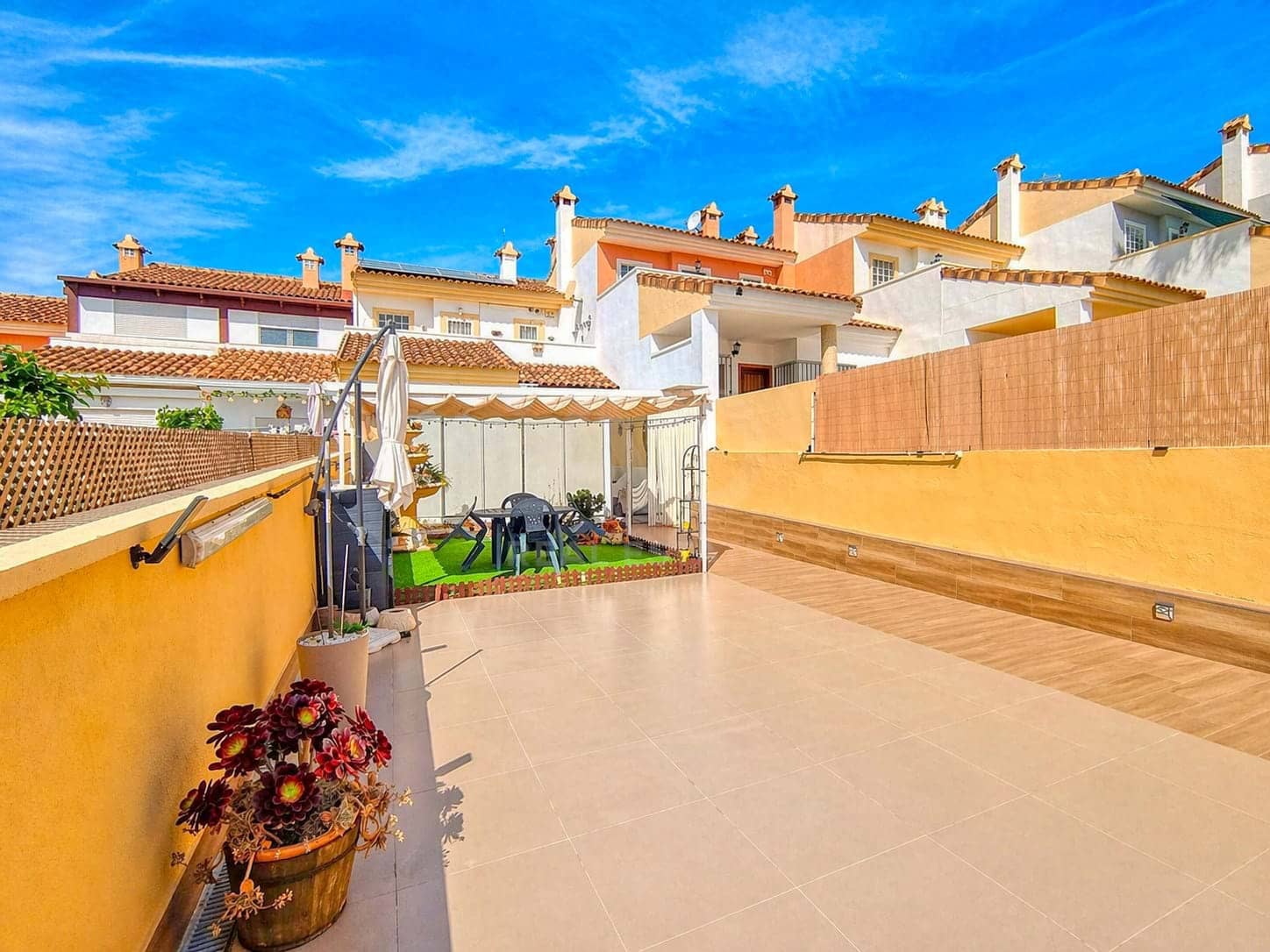 3 sypialnia Dom szeregowy na sprzedaż w Miasto Alicante / Alacant z basenem garażem - 329 000 € (Ref: 9988485)