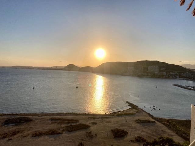 3 soveværelse Lejlighed til salg i Cabo de las Huertas, Alicante by - € 635.000 (Ref: 9988487)