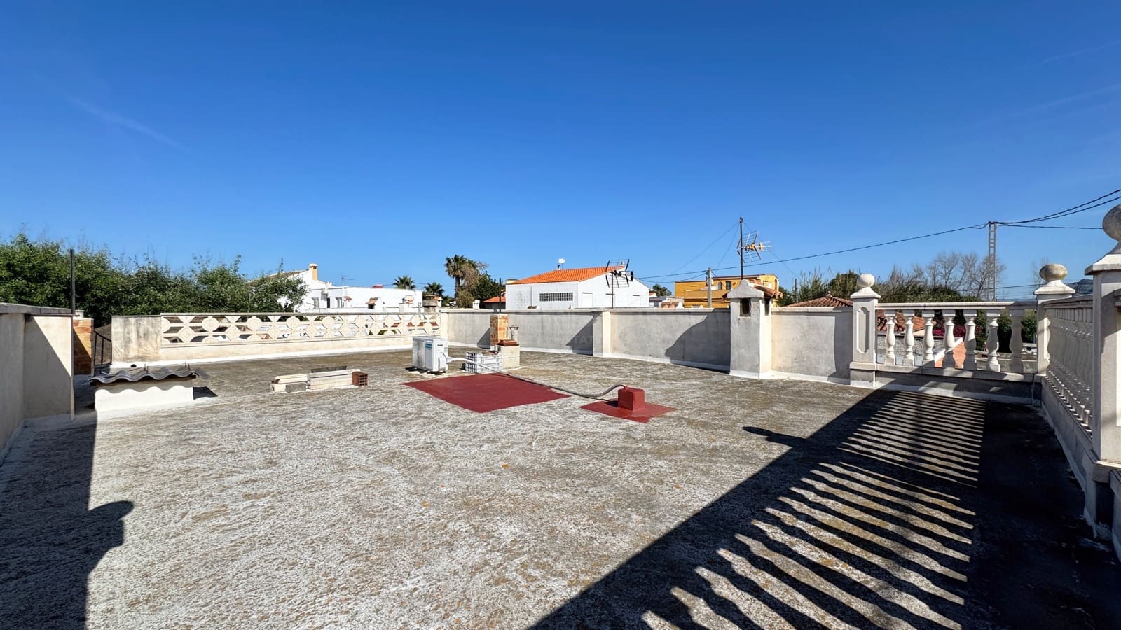 Chalet de 3 habitaciones en València ciudad en venta - 280.000 € (Ref: 9988489)