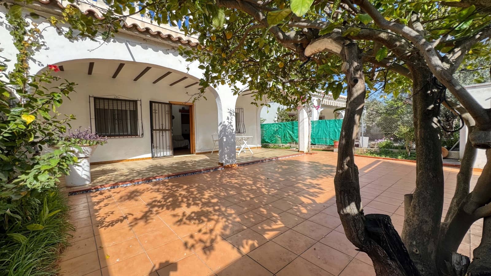 Chalet de 3 habitaciones en València ciudad en venta - 280.000 € (Ref: 9988489)