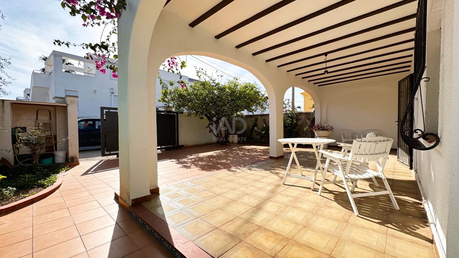 Chalet de 3 habitaciones en València ciudad en venta - 280.000 € (Ref: 9988489)