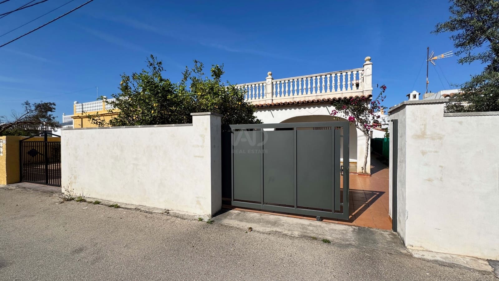 Chalet de 3 habitaciones en València ciudad en venta - 280.000 € (Ref: 9988489)