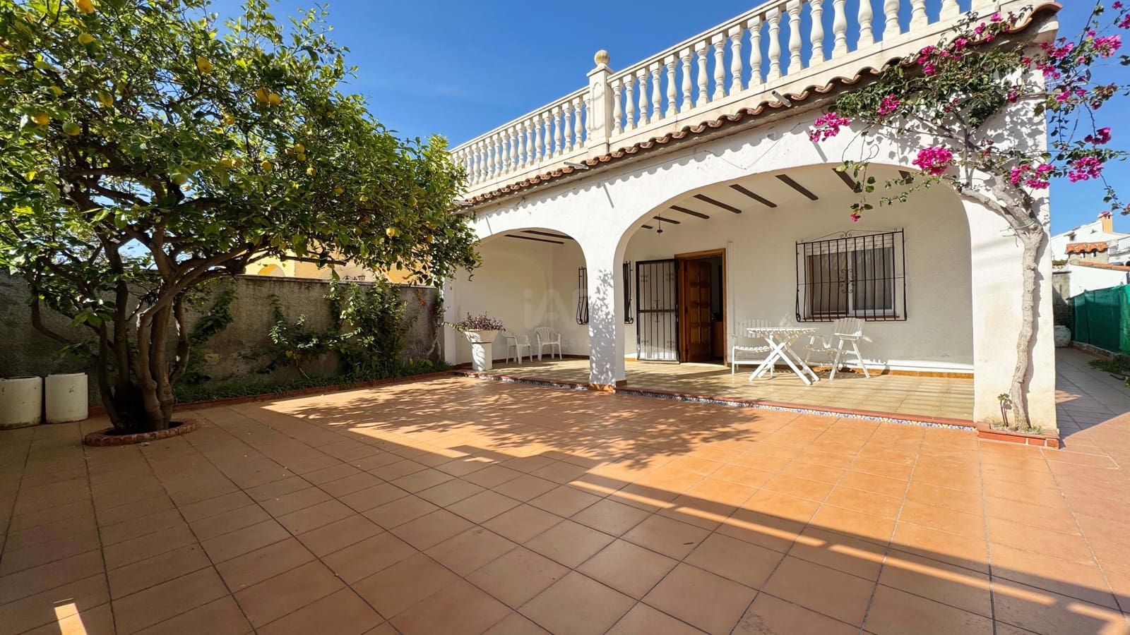 Chalet de 3 habitaciones en València ciudad en venta - 280.000 € (Ref: 9988489)